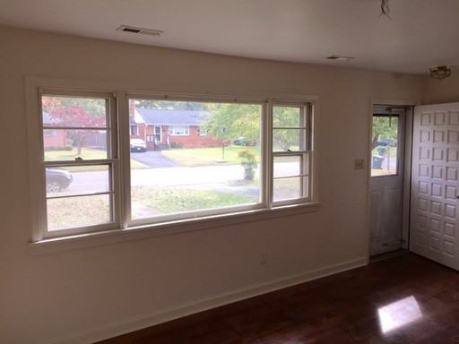 405 Sandston Ave - Photo 2 of 8