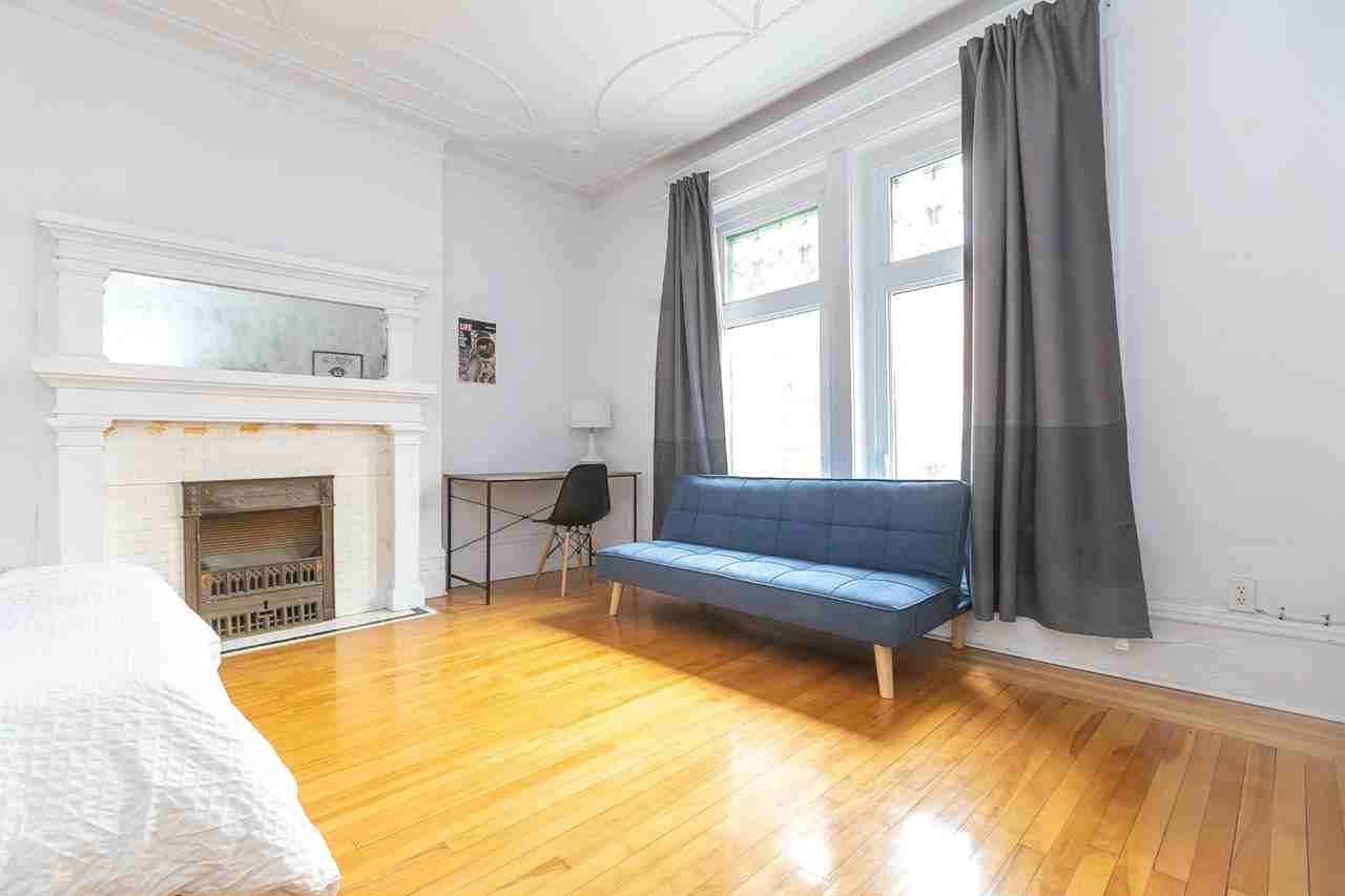 Rue Sainte - Famille - Photo 3 of 16