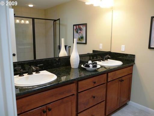 380 SW Eastman Pkwy - Photo 3 of 8