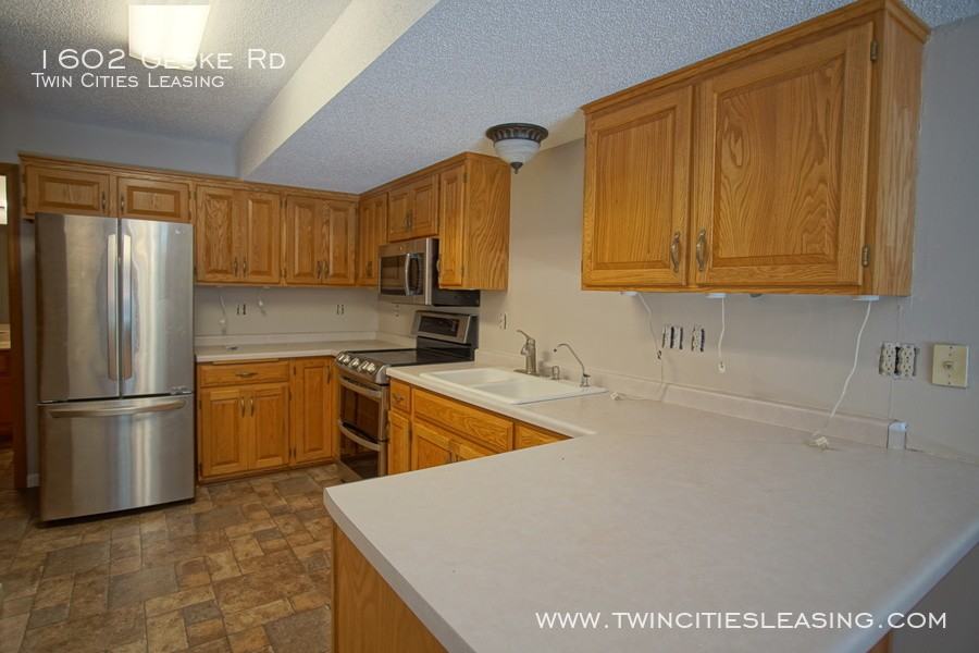 1602 Geske Rd - Photo 3 of 24