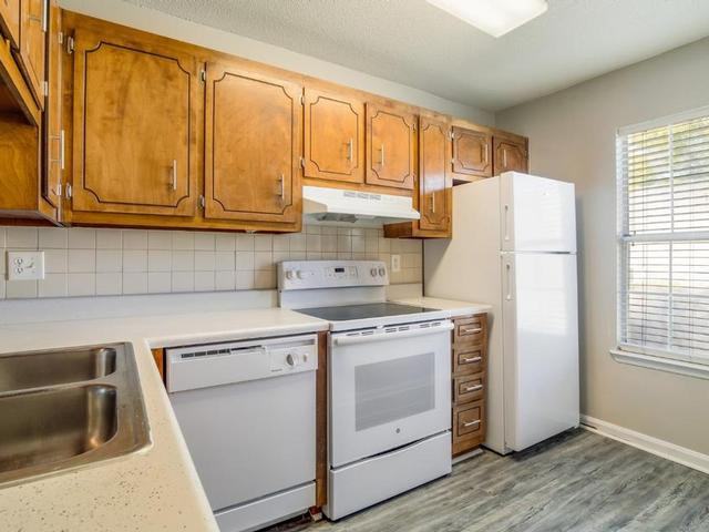 220 Boy Scout Rd - Photo 2 of 10