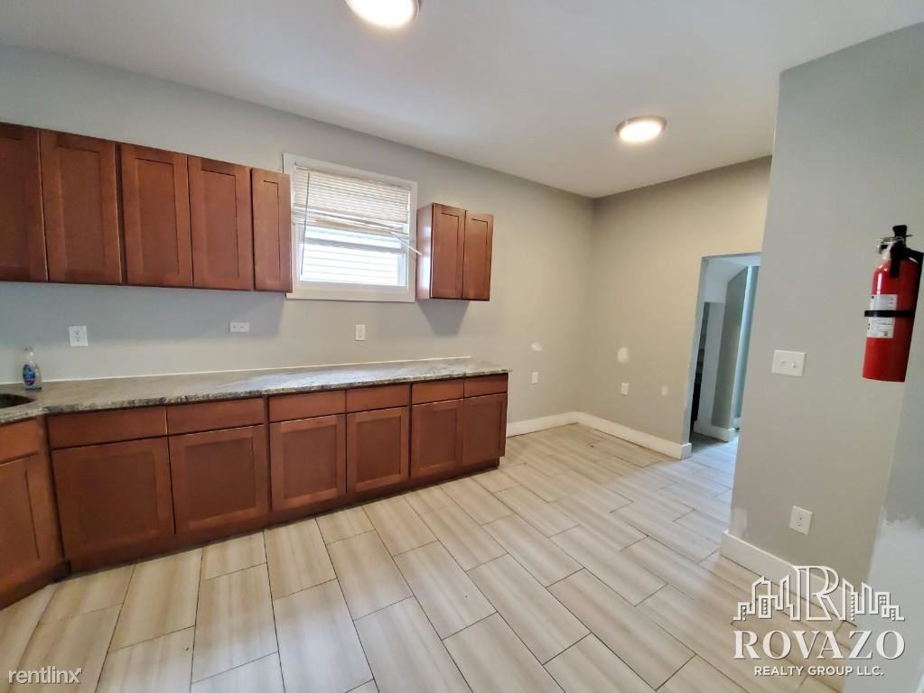 271 21st St - Photo 2 of 11