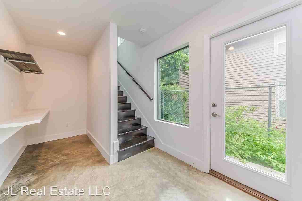 311 Devalcourt 313 Devalcourt - Photo 3 of 24