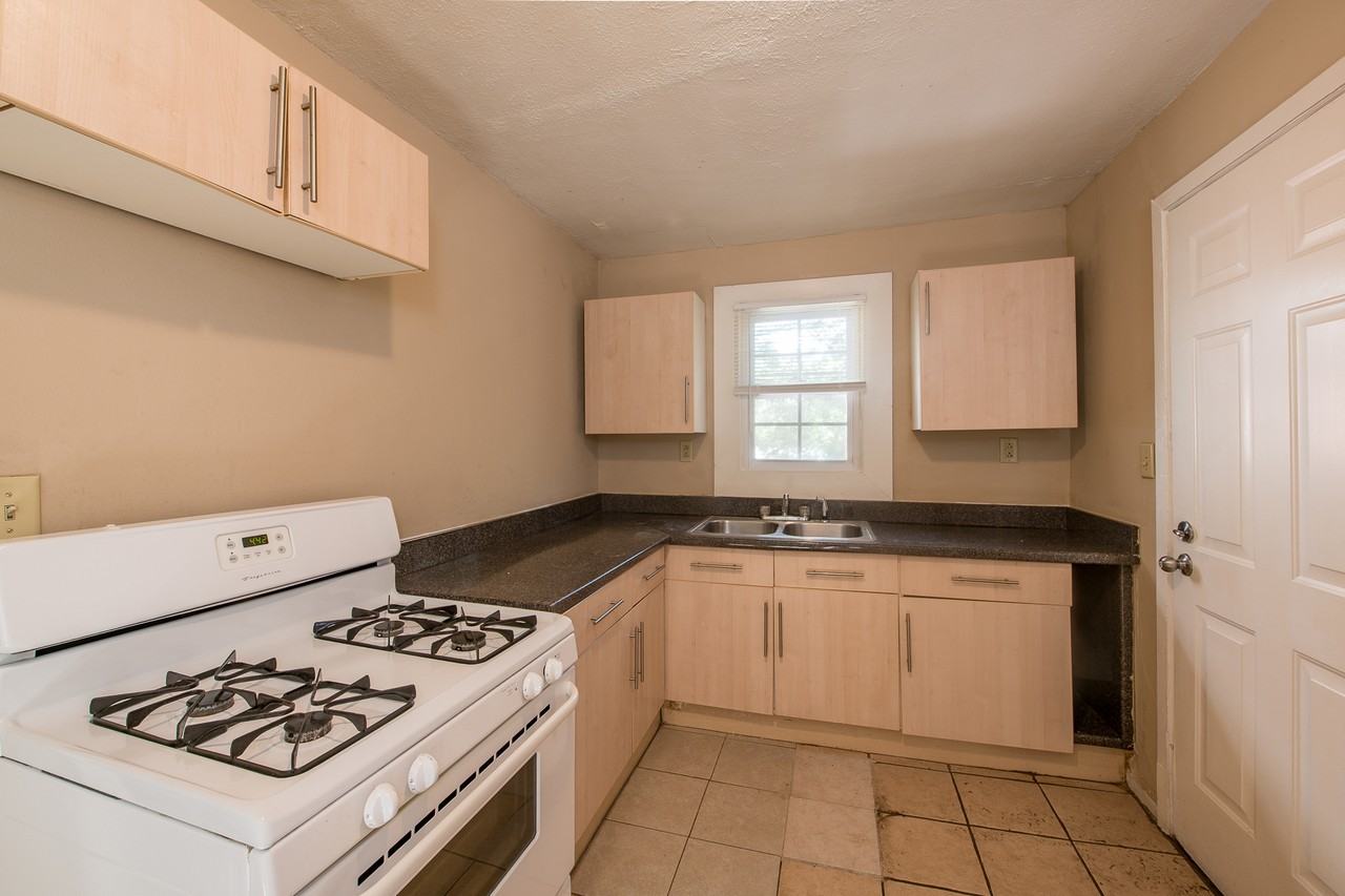 1801 Oakmont Dr Nw - Photo 2 of 20