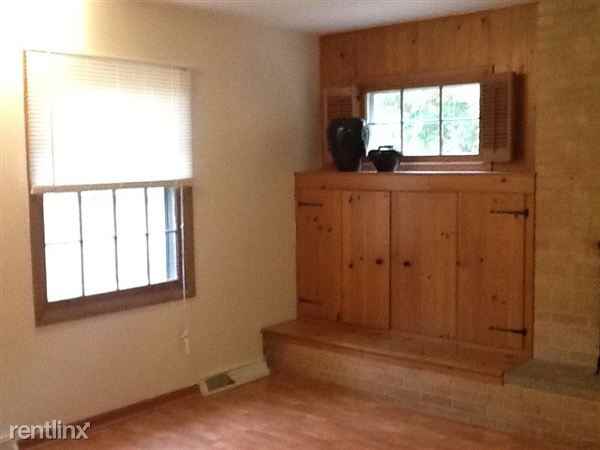 2121 Wealthy St SE - Photo 2 of 9