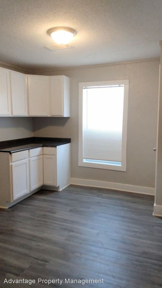 1618 Lake Grove St - Photo 3 of 8