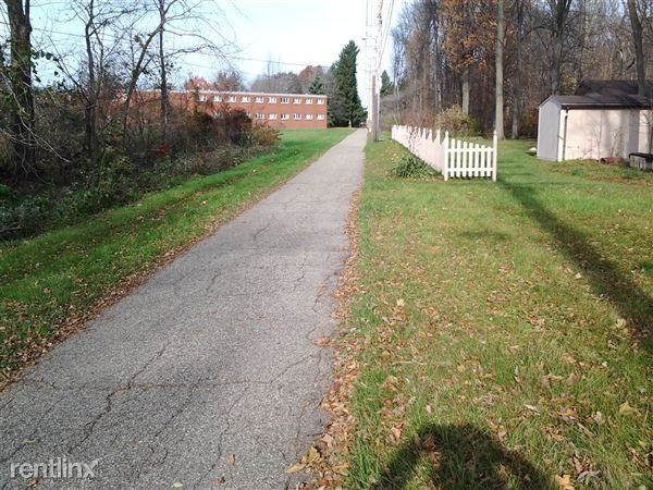 8892 Maplewood Dr - Photo 2 of 4