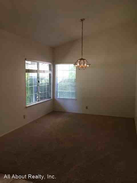 4127 Hunters Dr - Photo 2 of 37