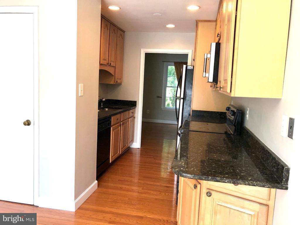 9932 Whitewater Dr - Photo 2 of 19