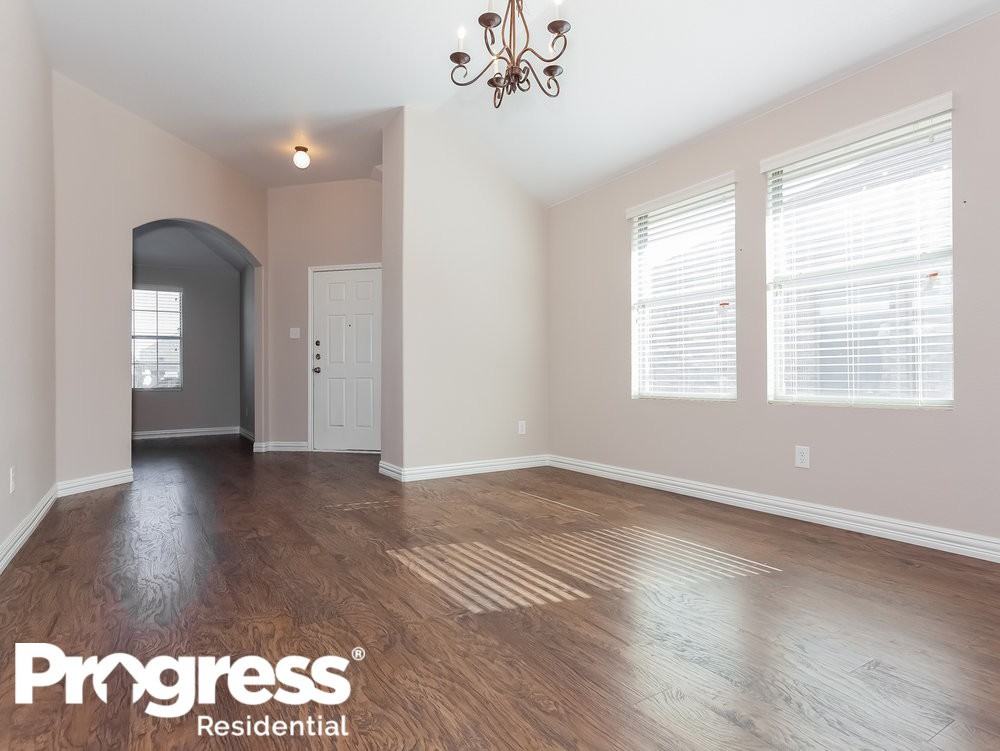 1040 English Ivy Dr - Photo 2 of 23