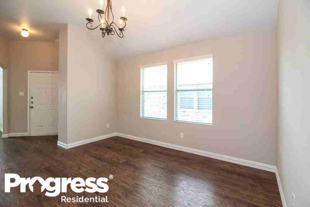 1040 English Ivy Dr - Photo 3 of 23