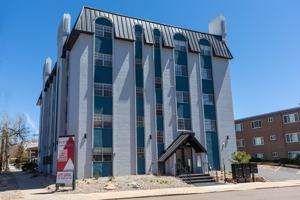 featured image of 10 S Pennsylvania St