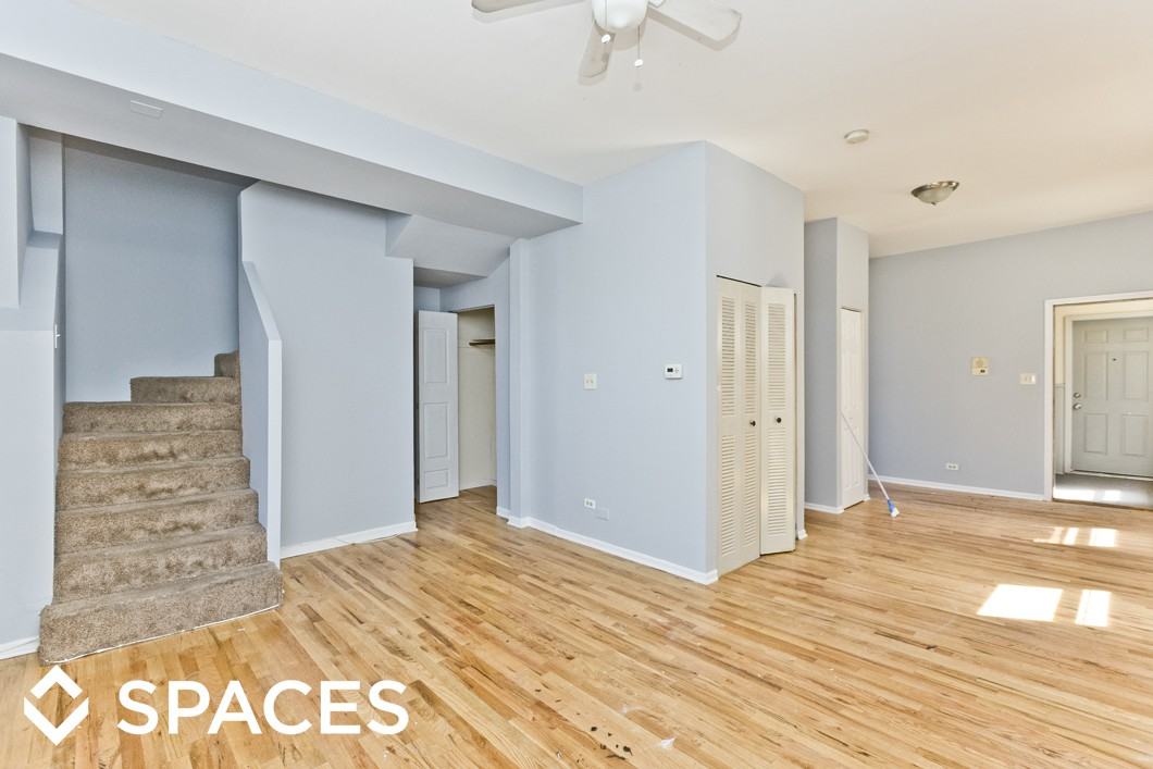 1230 North Greenview - Photo 2 of 9