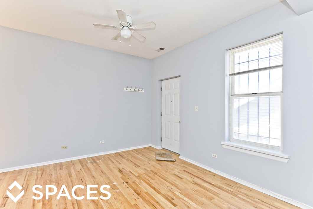 1230 North Greenview - Photo 3 of 9