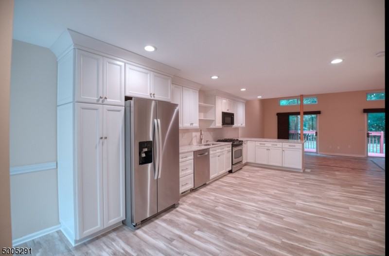 98 Delaware Ln - Photo 2 of 14