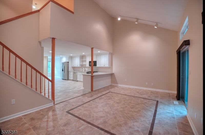 98 Delaware Ln - Photo 3 of 14