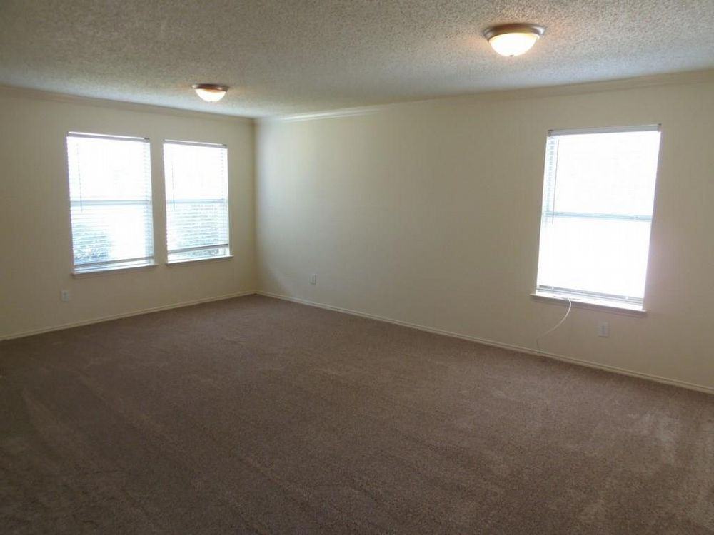 1472 Englewood Dr - Photo 2 of 11