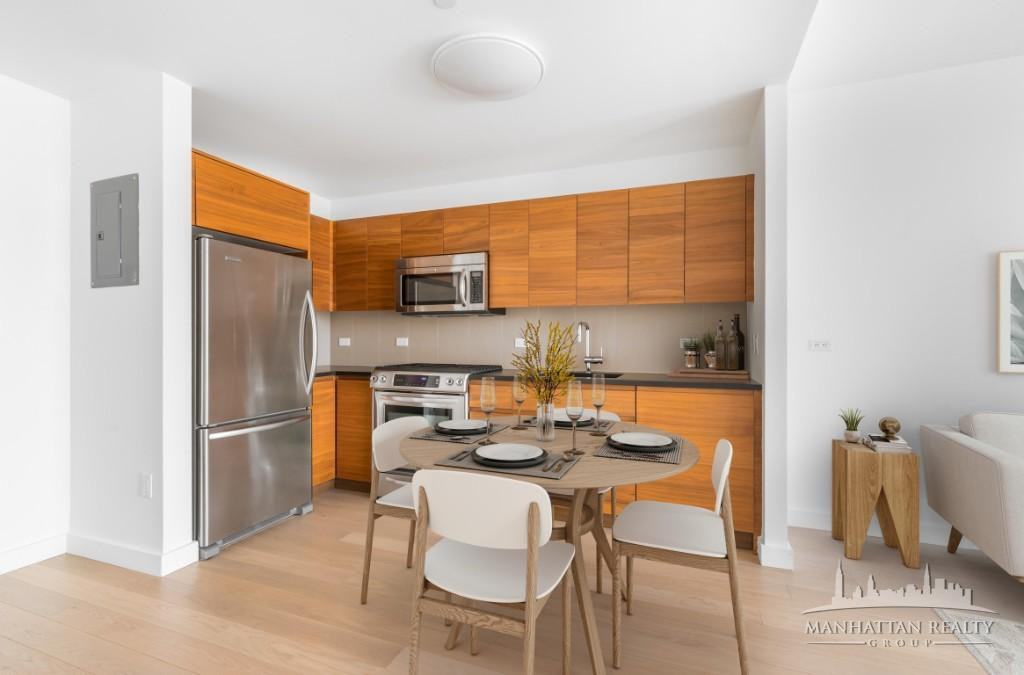 W 45th St #4 - Photo 2 of 7