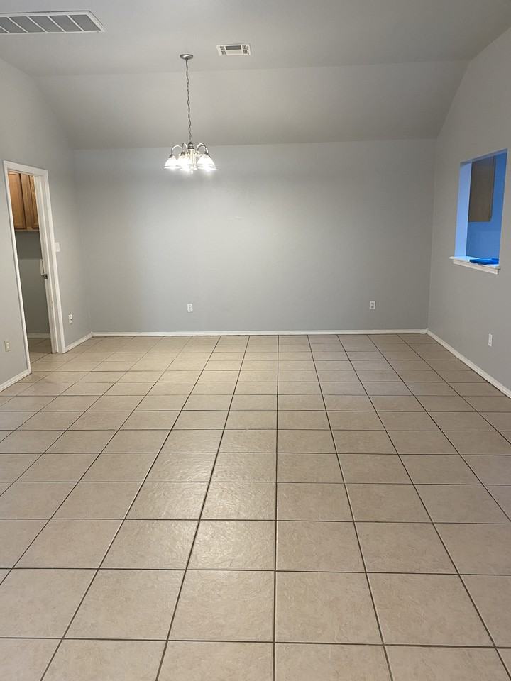 2515 West Oklahoma Avenue - Photo 2 of 12