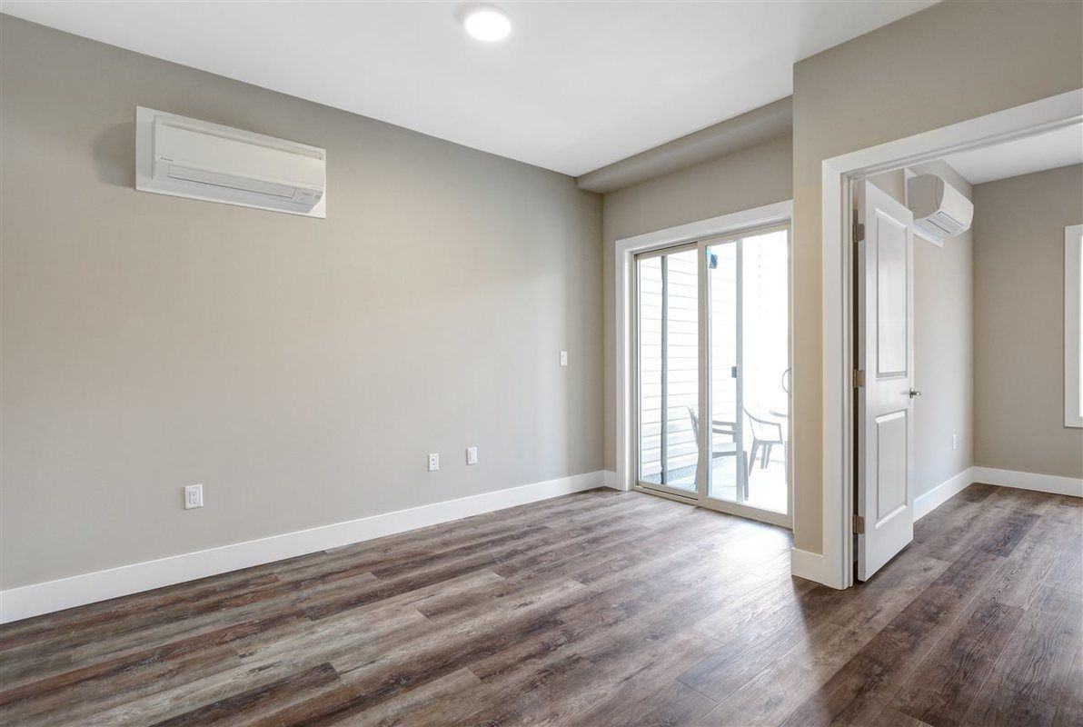 545 39th Street #404 - Photo 2 of 5