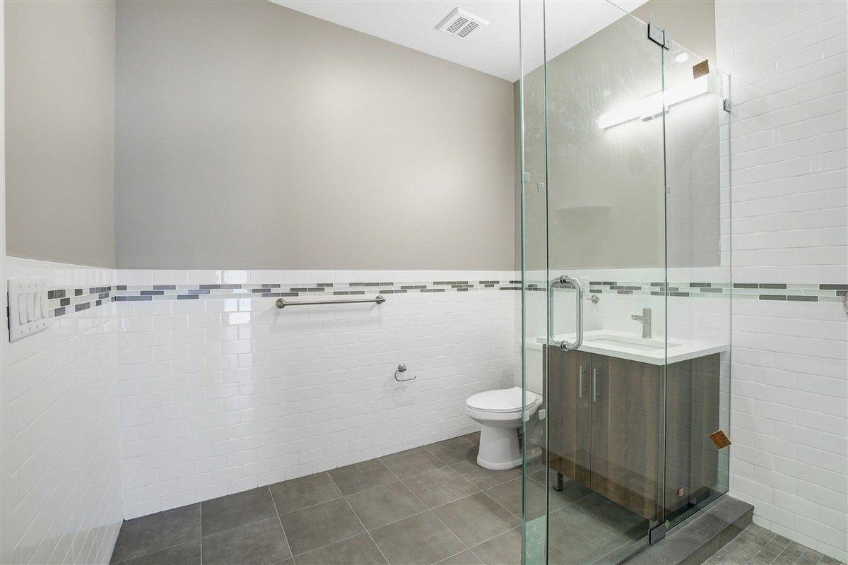 545 39th Street #404 - Photo 3 of 5