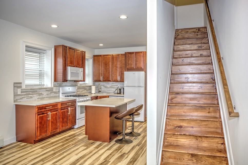 818 Spruce St - Photo 3 of 17