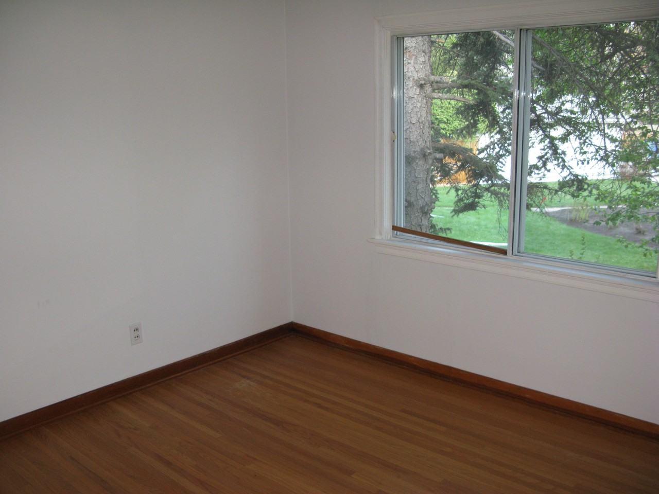 11535 77 Avenue Northwest - Photo 3 of 8