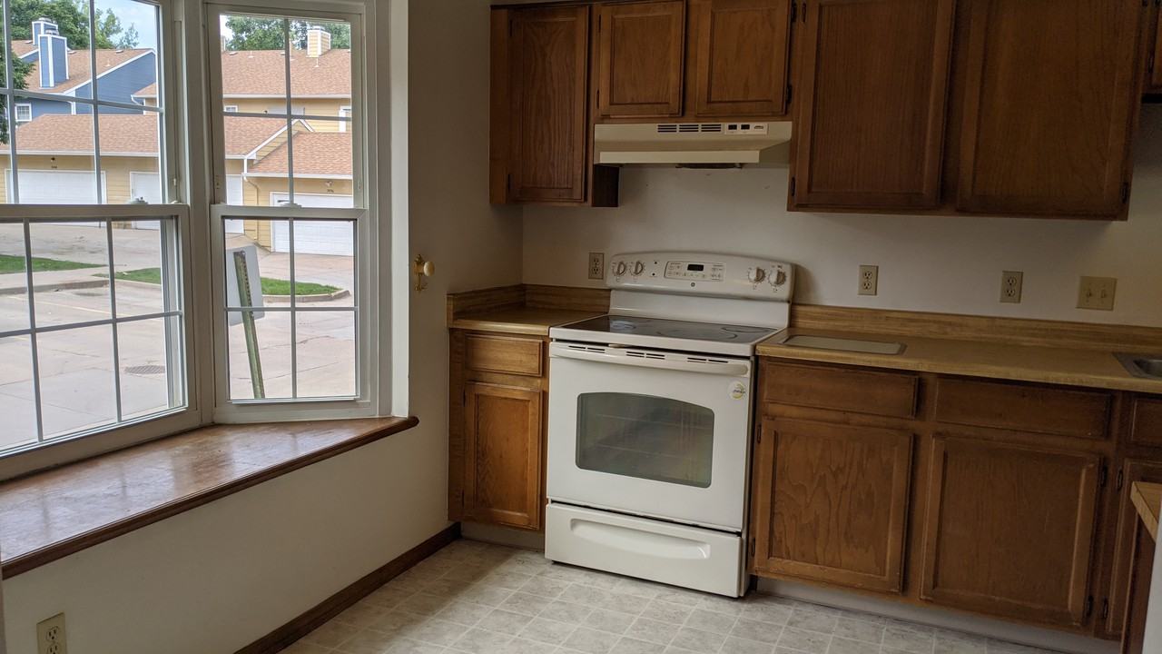 2054 S Balsam St - Photo 2 of 6