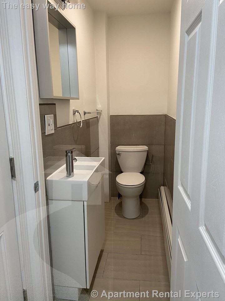 252 Windsor St #3 - Photo 6 of 21