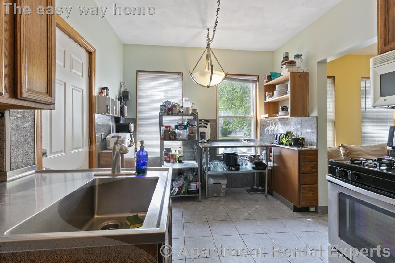 32 William St #1 - Photo 5 of 17