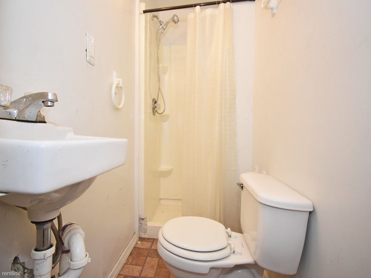 2565 W Baltimore St - Photo 3 of 14