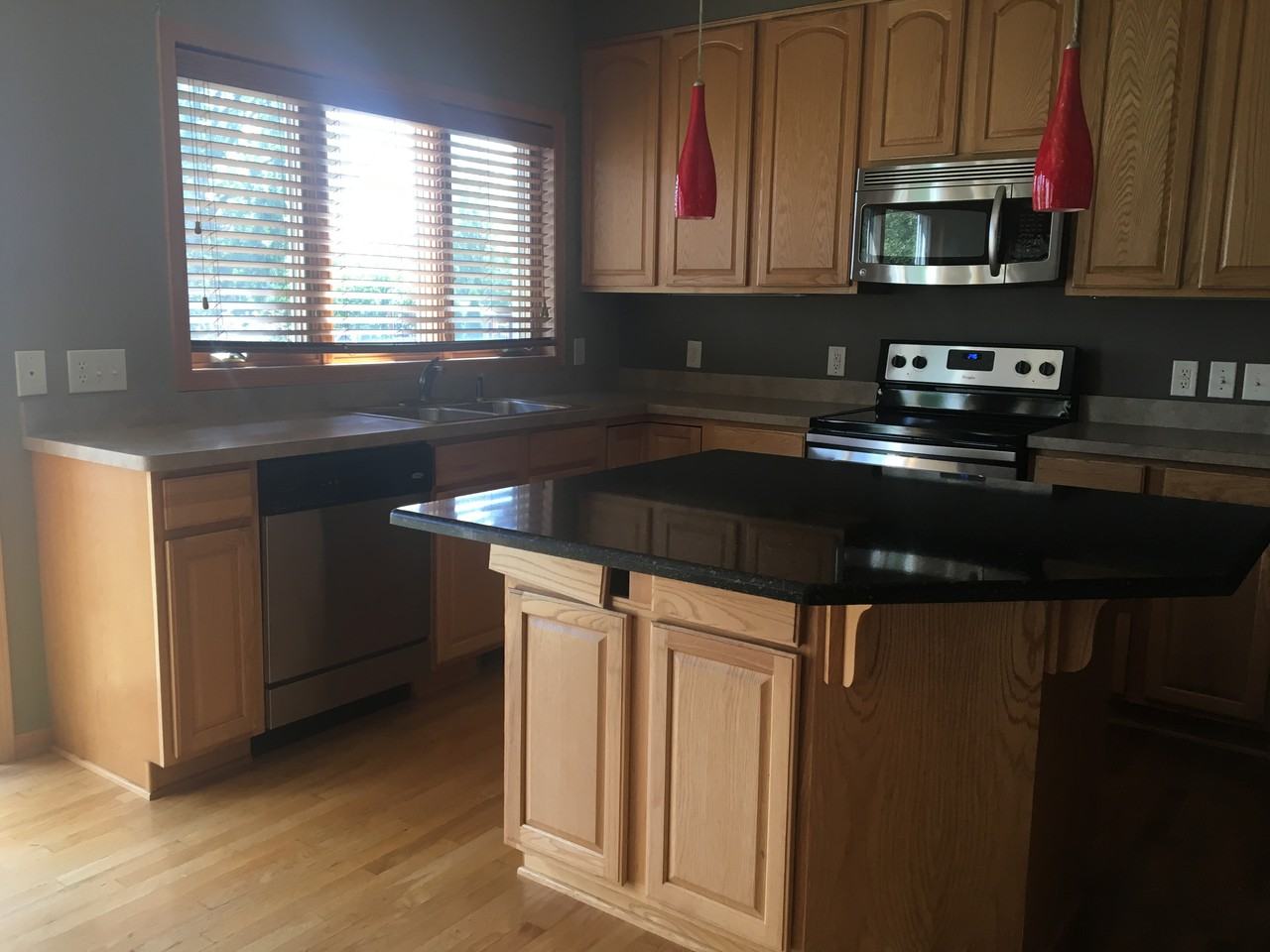 2740 118th Ct Ne - Photo 6 of 10