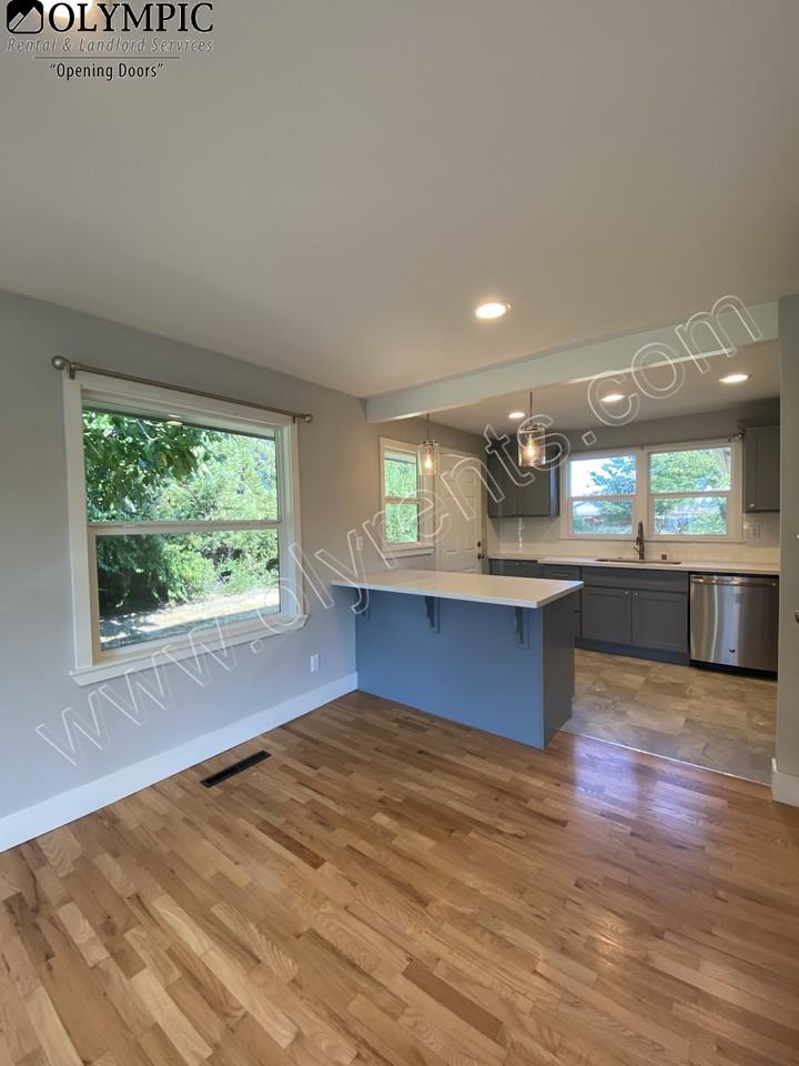 1005 S 35th St - Photo 3 of 9