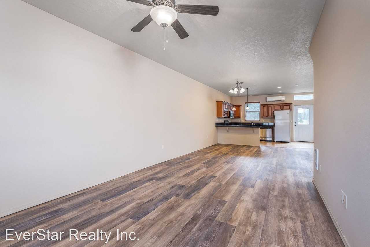 105 S Tweedt Pl - Photo 2 of 12