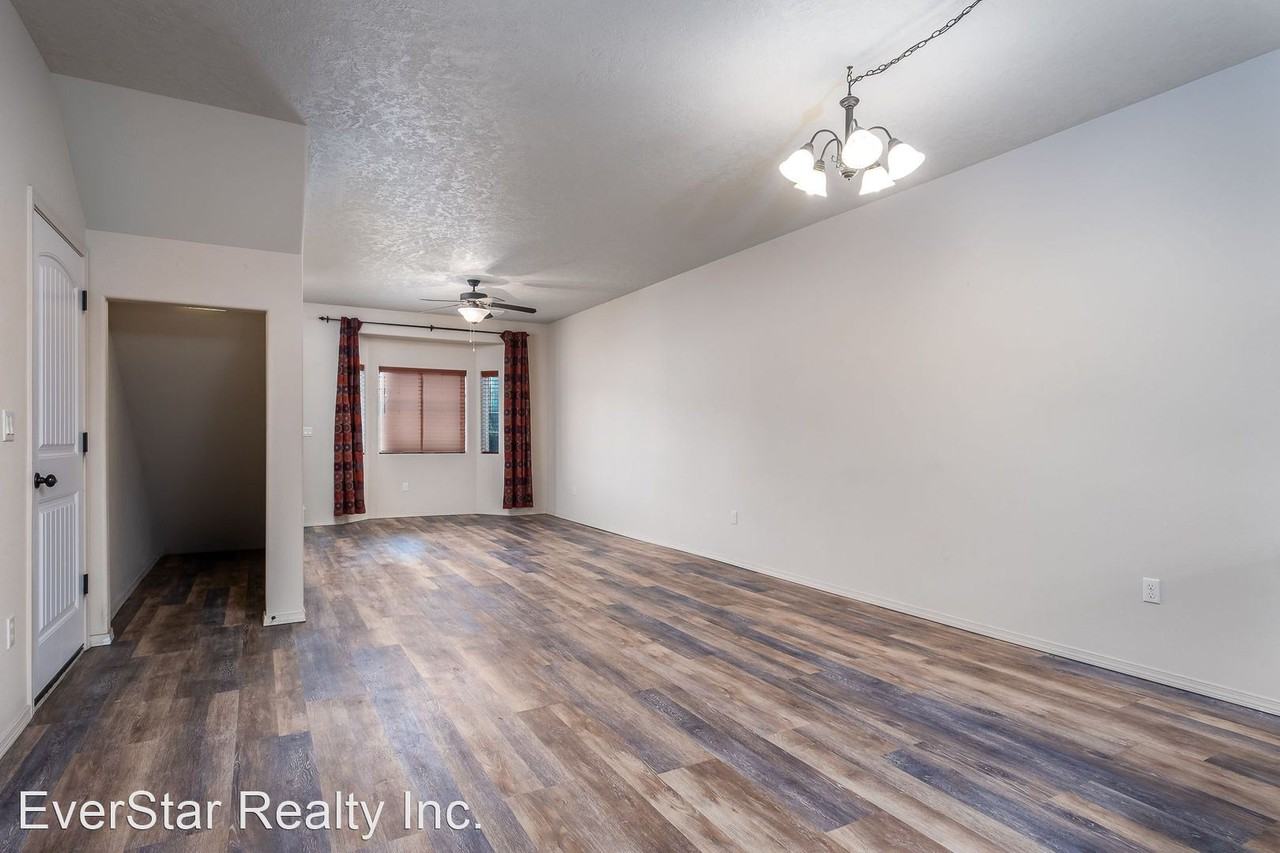 105 S Tweedt Pl - Photo 3 of 12