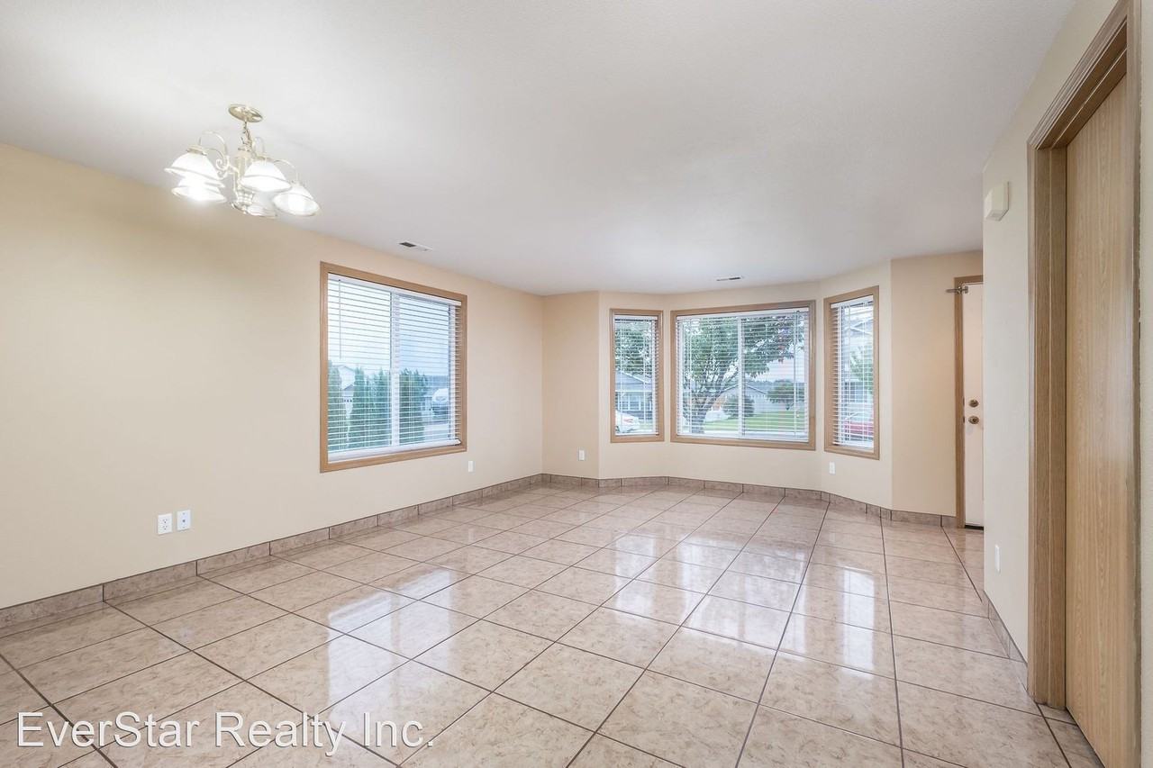 4119 Bond Ln - Photo 2 of 10