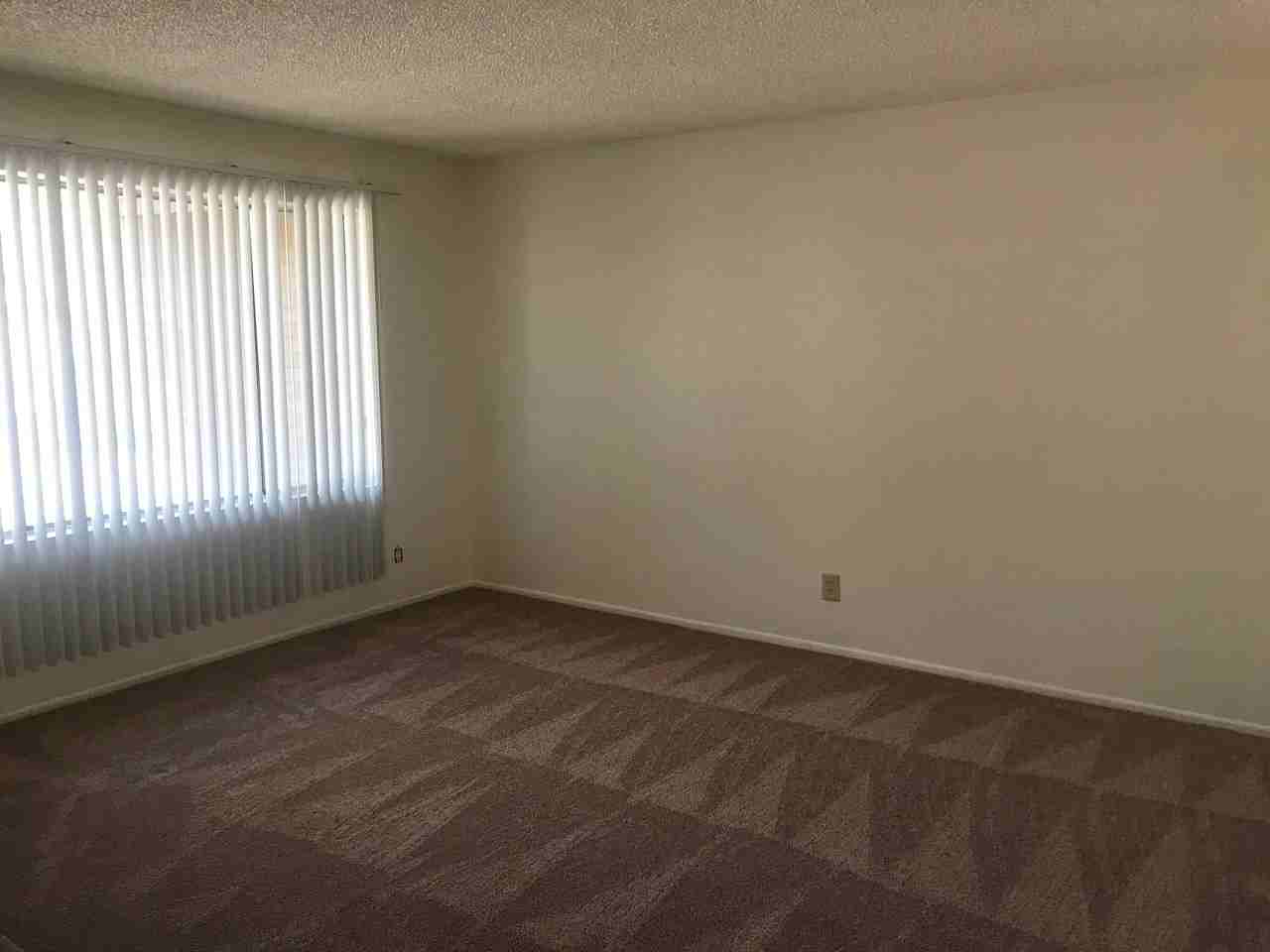 1135 W Mission Dr - Photo 2 of 14