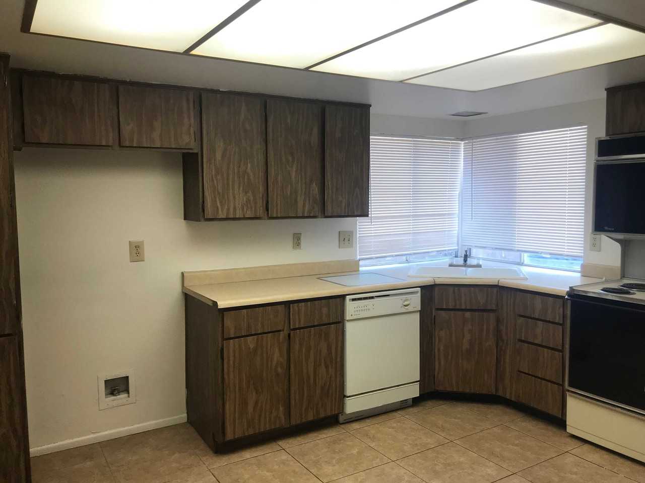 1135 W Mission Dr - Photo 3 of 14