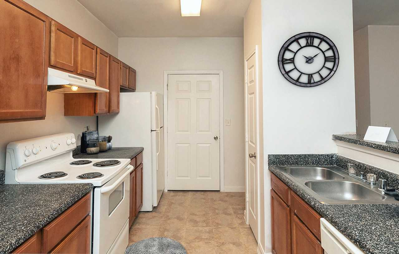 3303 Southern Oaks Blvd - Photo 3 of 19