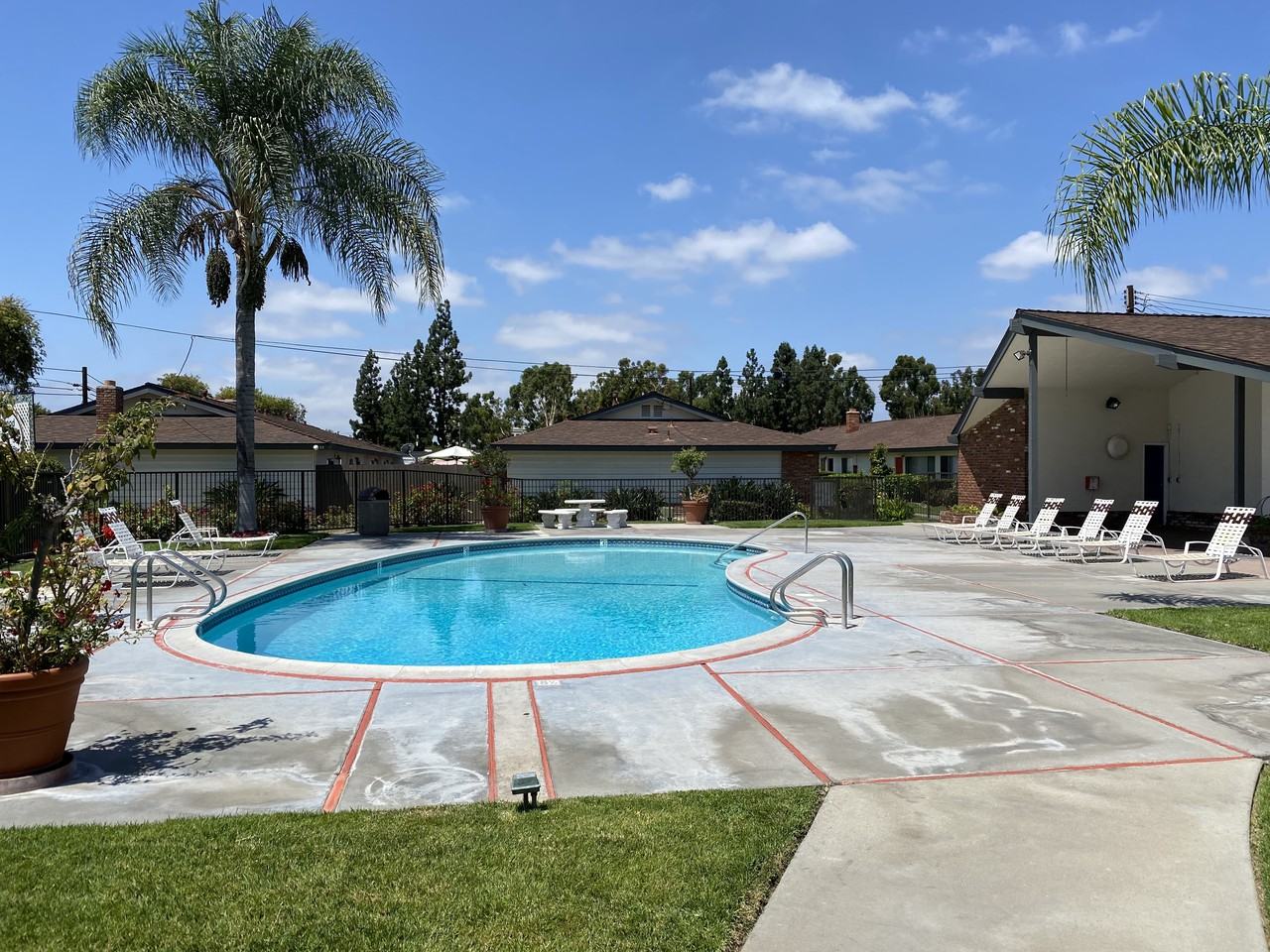 Orangewood Garden Apartments - Photo 2 of 10