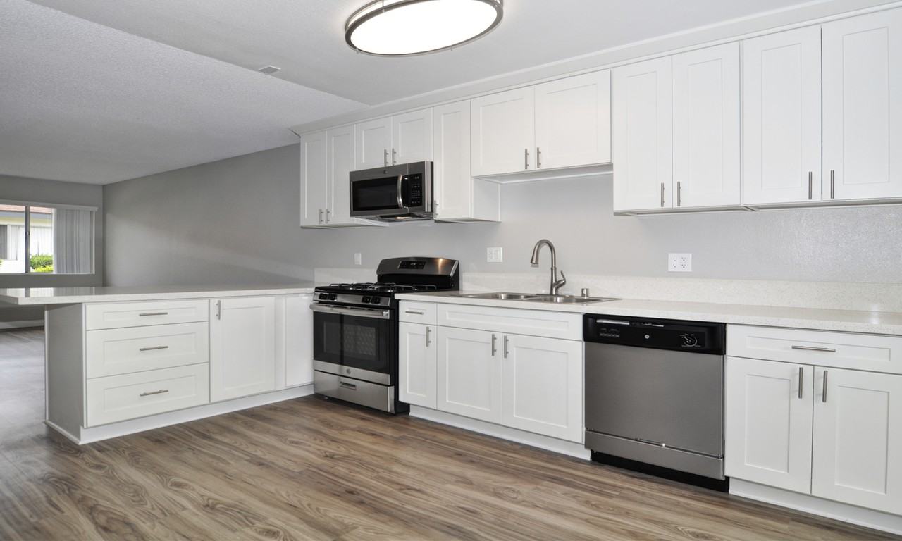 Orangewood Garden Apartments - Photo 5 of 10