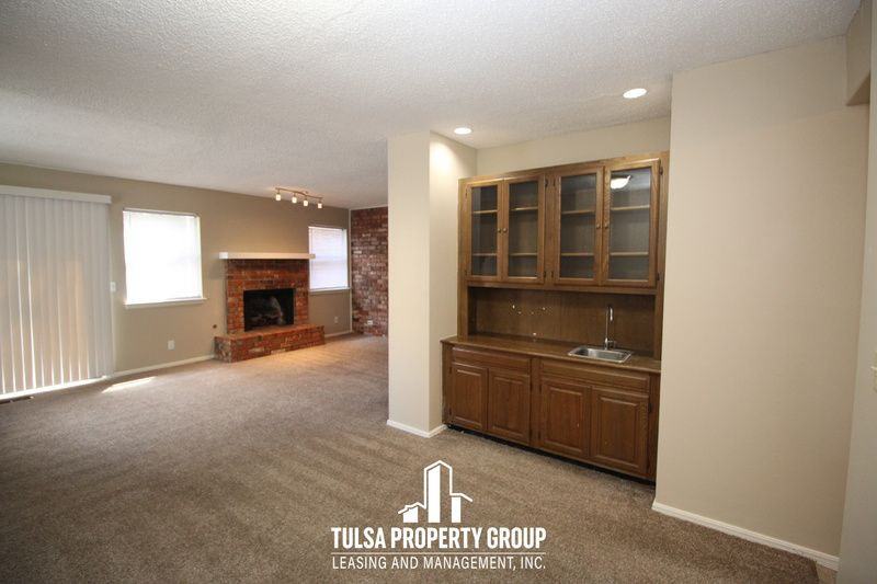 1710 S Cheyenne Ave - Photo 2 of 11