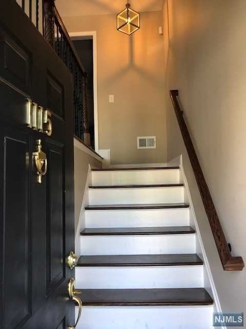 1115 Sage Ct - Photo 2 of 25