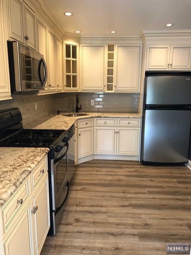 1115 Sage Ct - Photo 3 of 25