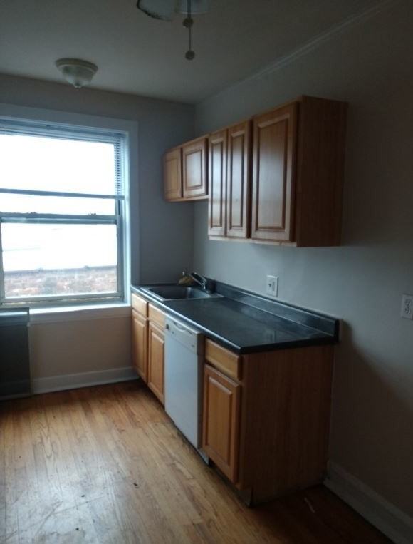 2352 West Touhy Avenue, Chicago, IL 60645 2 Bedroom Apartment for
