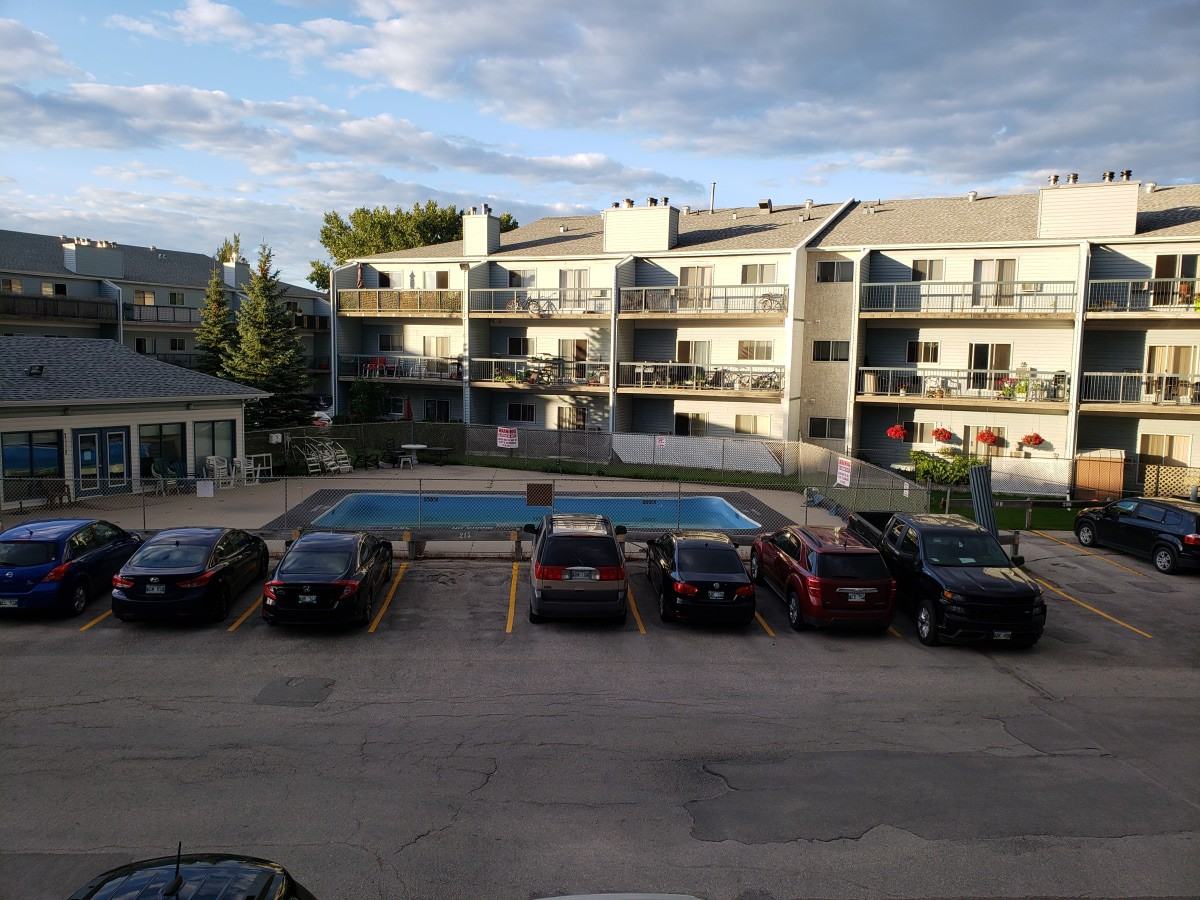 10 Charbonneau Cres, Winnipeg, MB R3X 1N1 2 Bedroom Apartment for