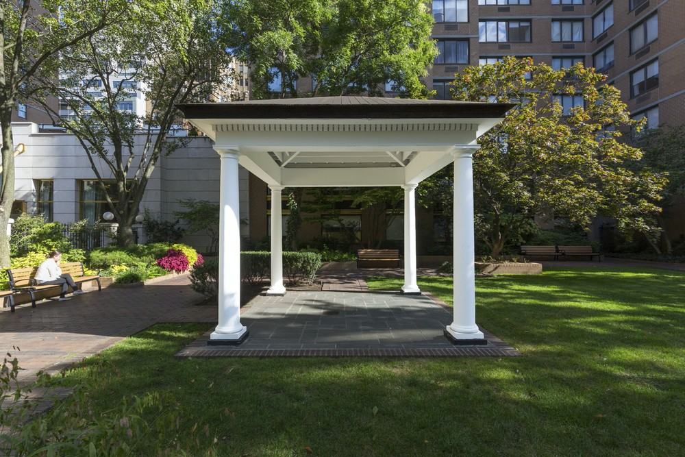 Windsor Court - Photo 3 of 50