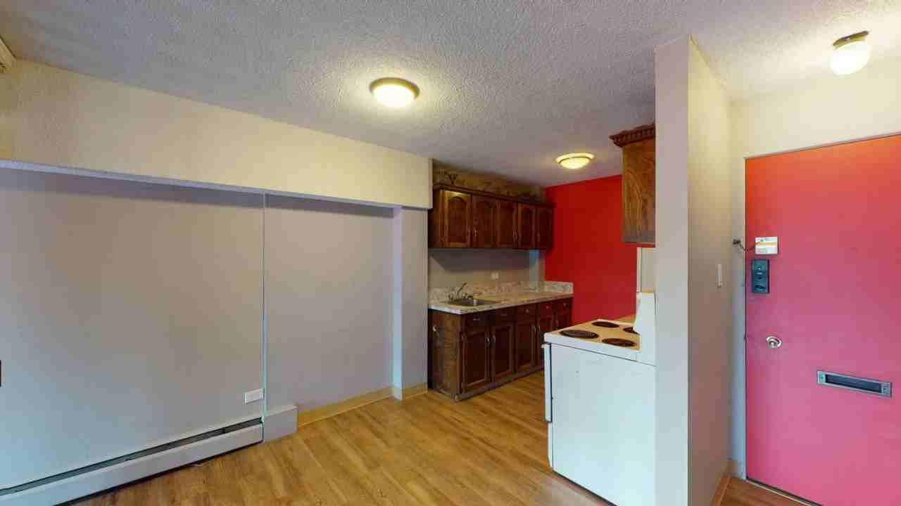 2F, 515 17 Ave SW - Photo 2 of 8