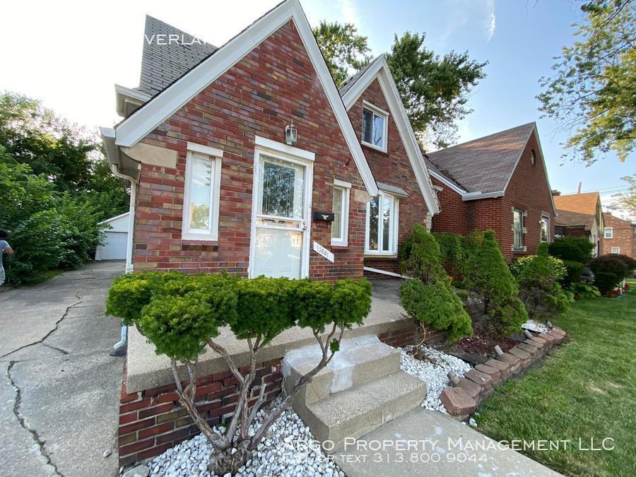 13641 Cloverlawn St - Photo 2 of 15