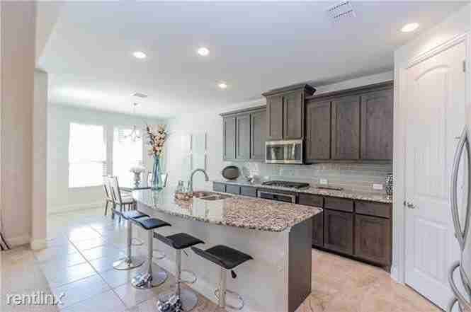 4300 Cherry Ln - Photo 3 of 19